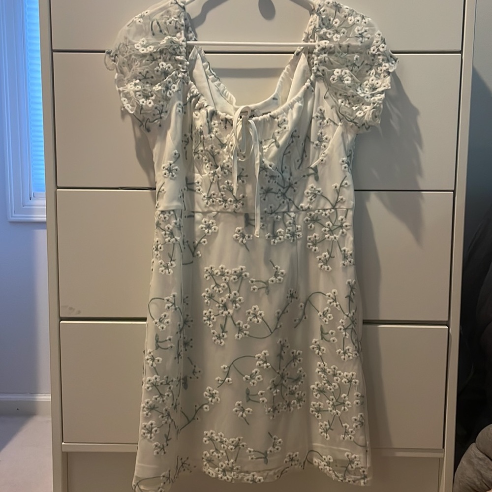 Princess polly white floral dress size 10 (fits 6-10)
